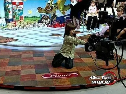 993